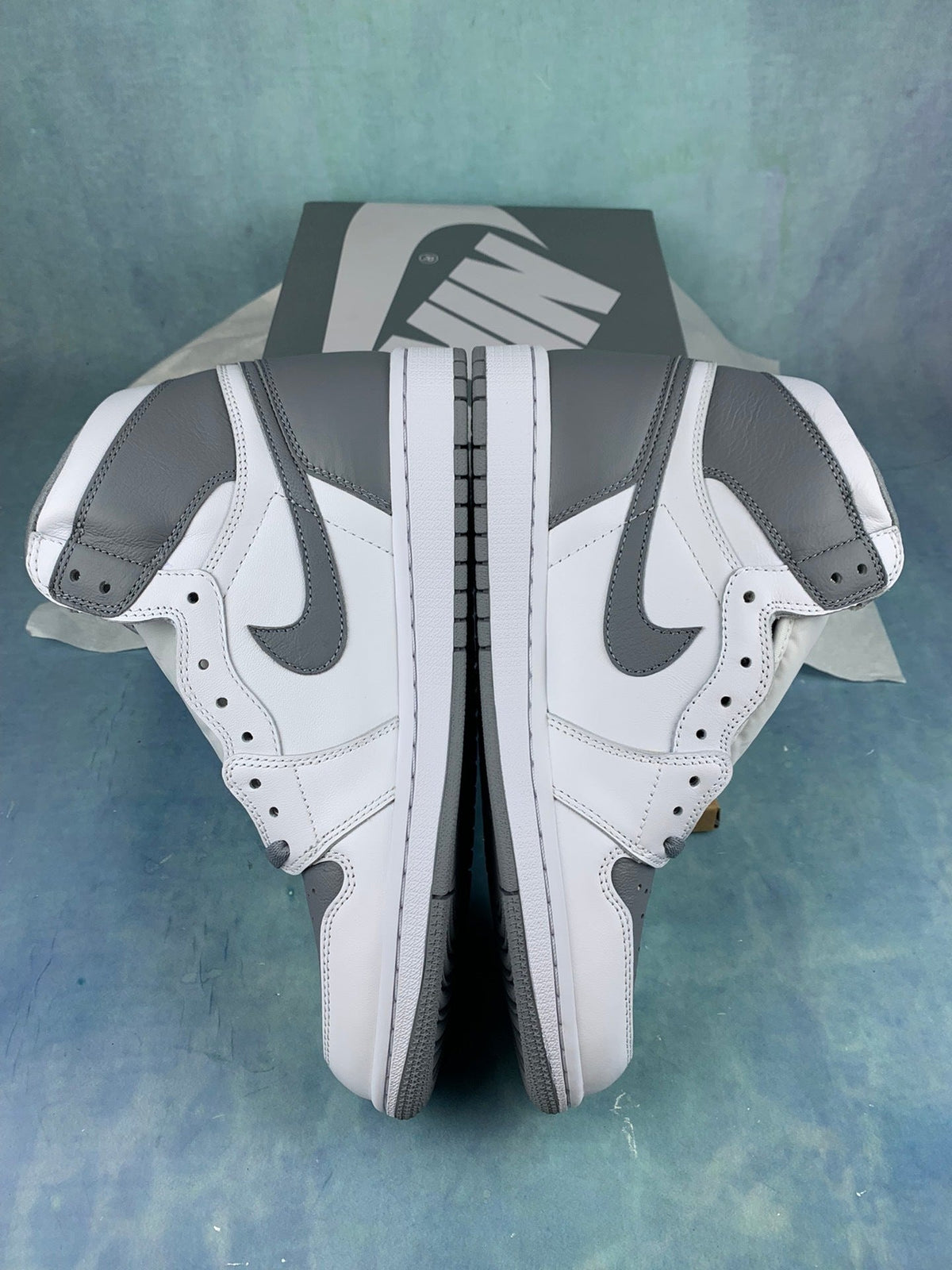 Air Jordan 1 High White/Grey Goat 555088-037 Unisex Sneakers