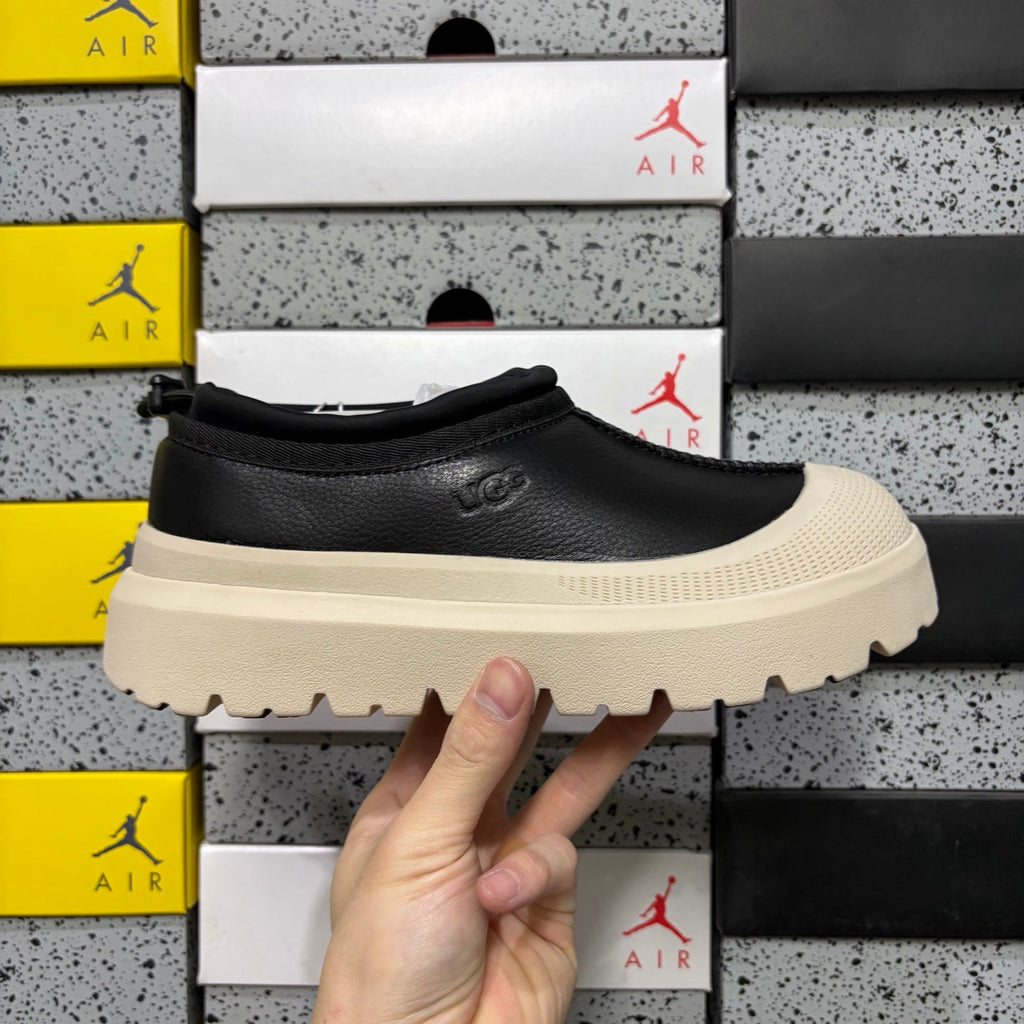 UGG Neumeel Deco Slip-On – Leather Moccasin Sneaker with Shearling Lining, Cream Lug Sole & Black Toggle
