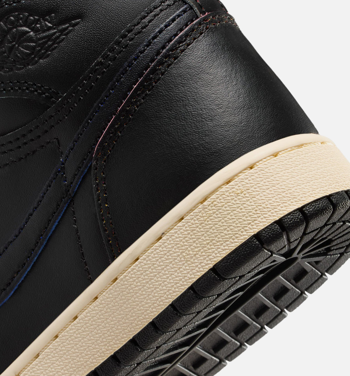 Air Jordan 1 Retro High OG Black and Muslin Grade School Lifestyle Shoe - BlackBlackMuslin