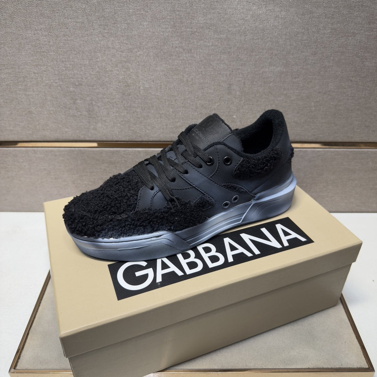 Dolce & Gabbana Black Textured Low-Top Sneakers