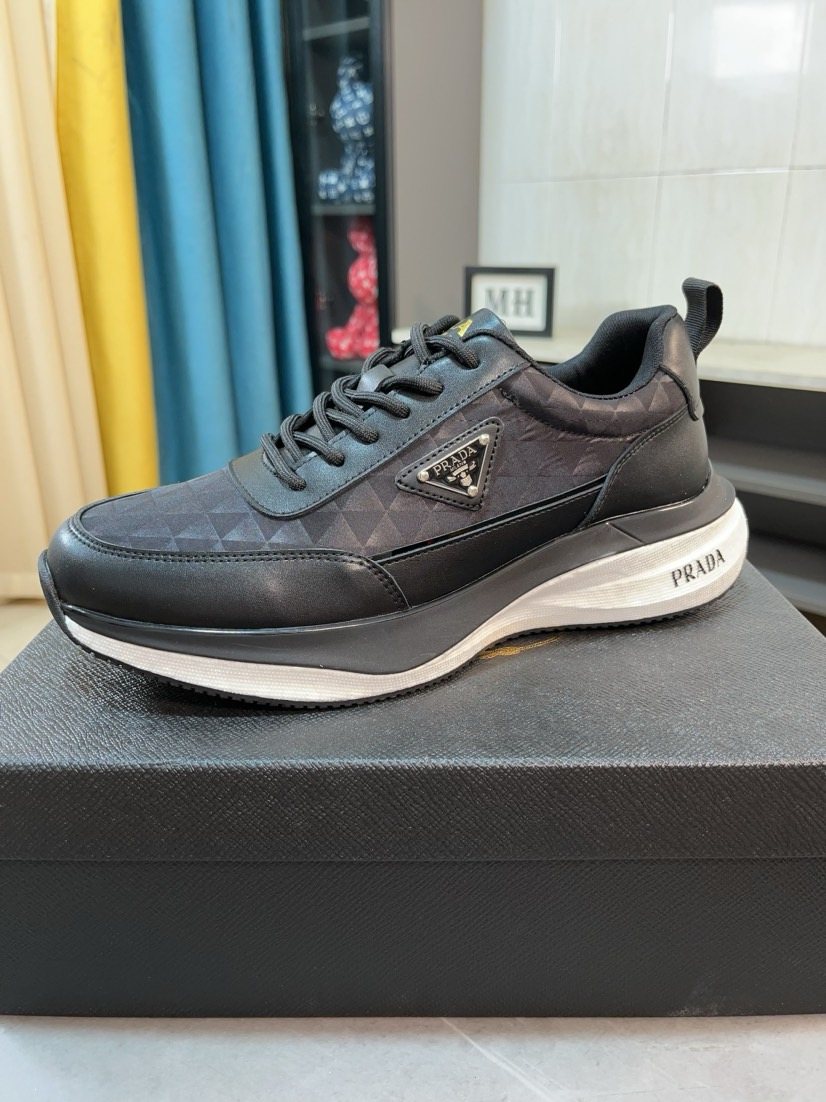 Prada Diamond-Pattern Low-Top Sneakers