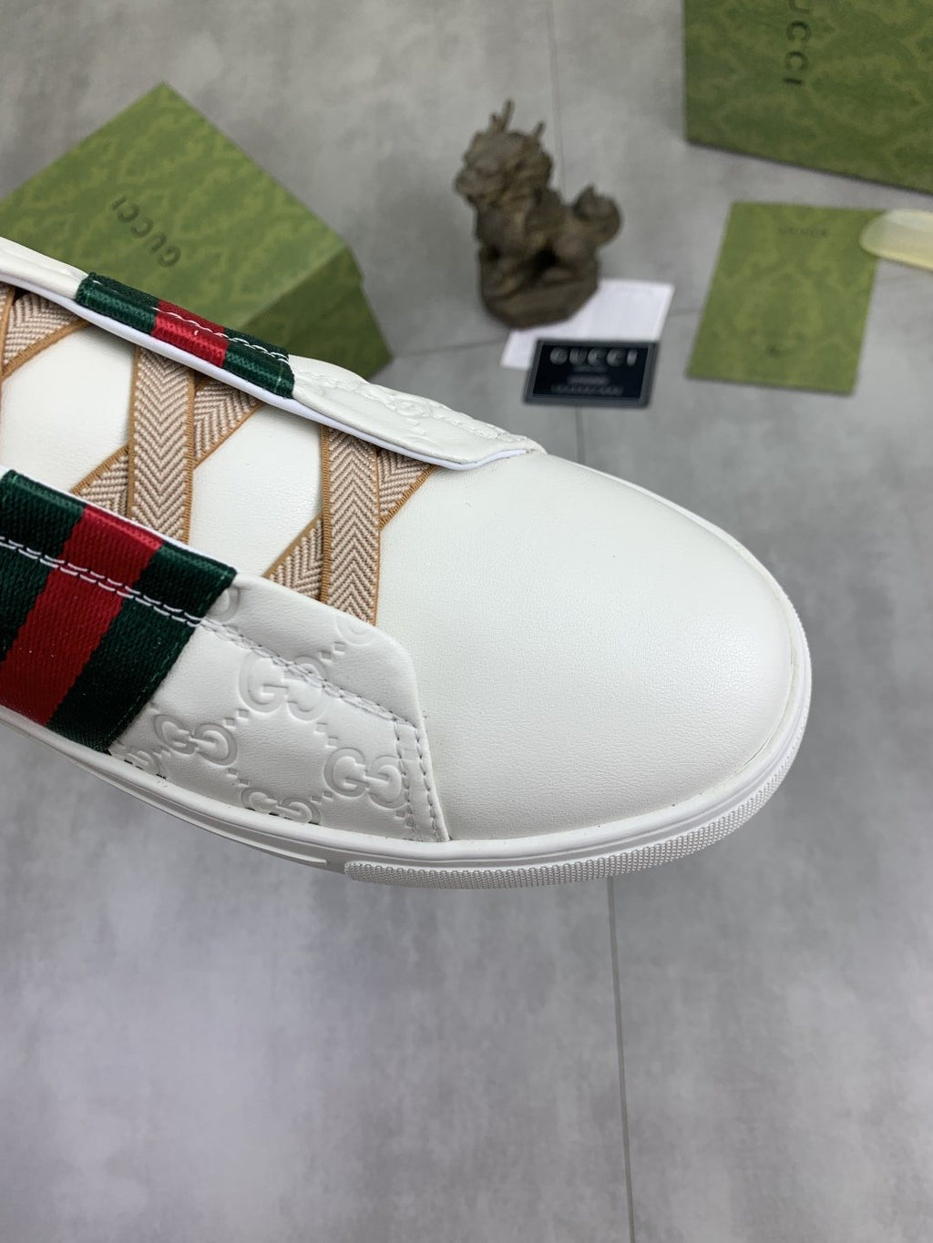 Gucci White Stripe Low-Top Sneakers