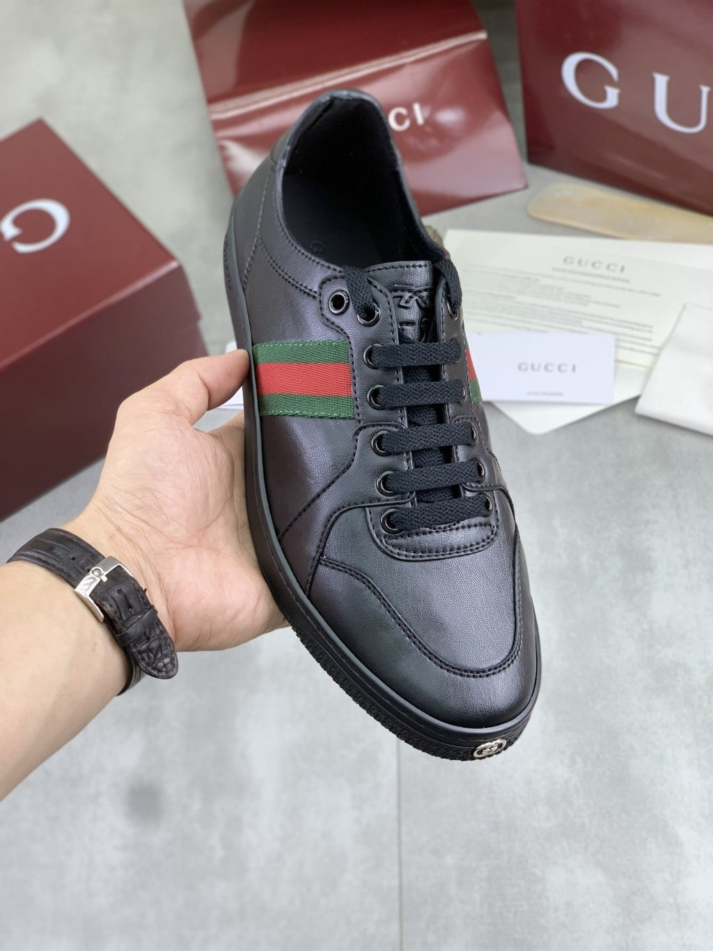 Gucci Low-Top Sneakers with Green and Red Side Stripes