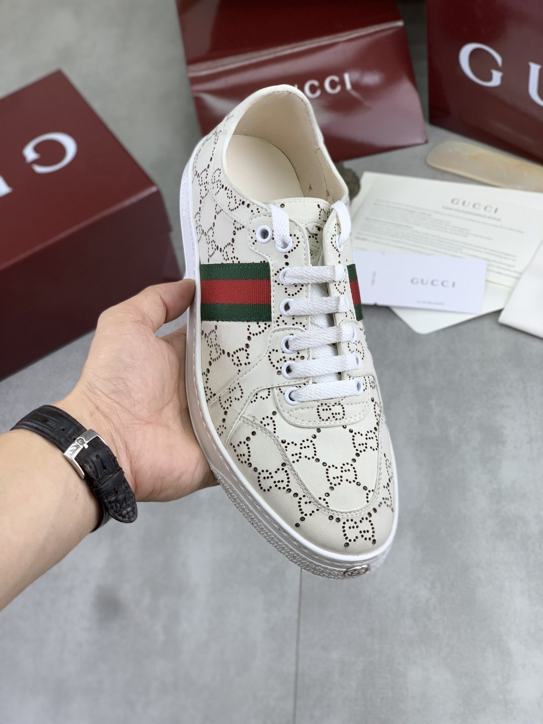 Gucci Low-Top Sneakers with Green and Red Side Stripes